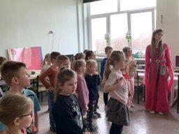 b_1024_768_0_00_images_2023_2024_KAWA_Pasowanie_czytelnik_431063908_866268158634467_4349476763043305454_n